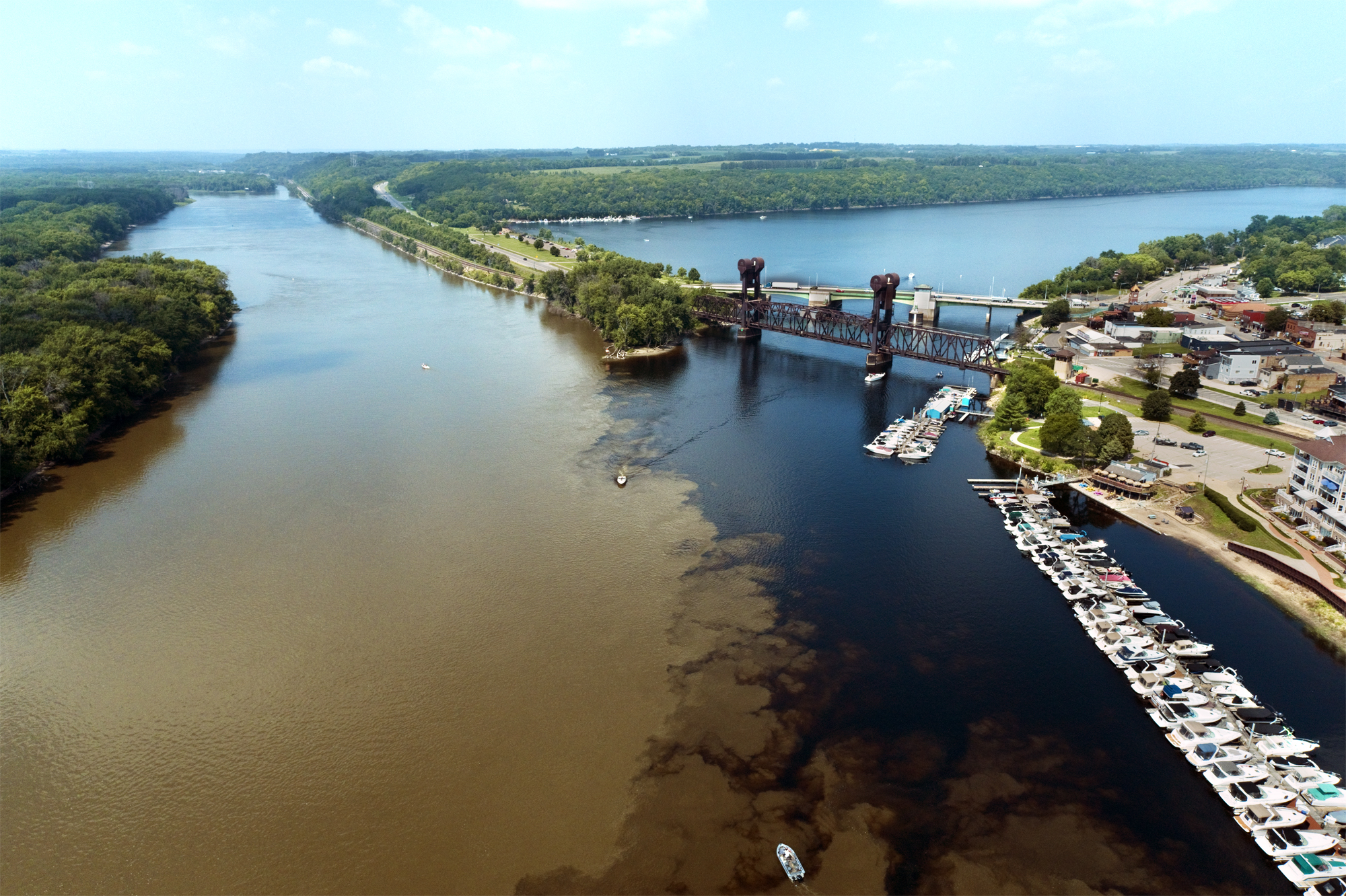 Hover mouse over logo at top left to see menu; click to go to next picture